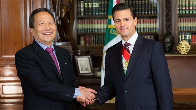 Kim Hyong-gil y Enrique Peña Nieto