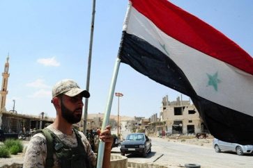 soldado-sirio-bandera