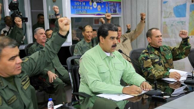 militares-con-maduro