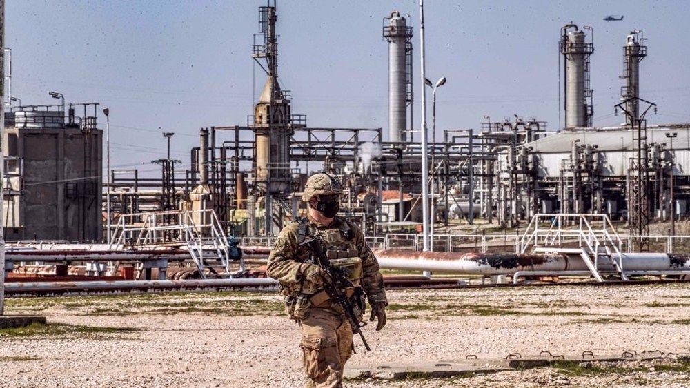 Soldado estadounidense junto al campo de gas de Conoco, en Siria