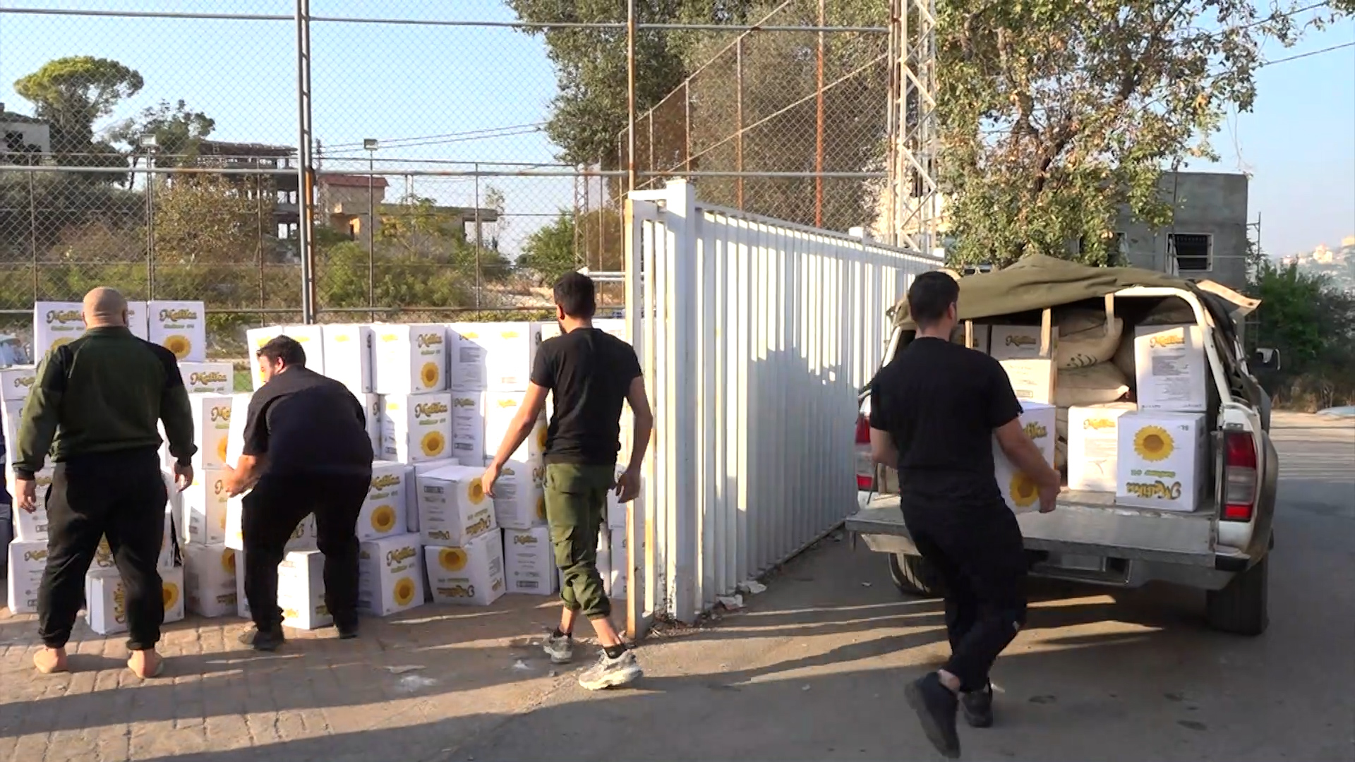 voluntarios-hezbola-distribuyen-ayuda