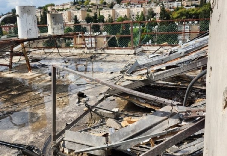 Daños causados en el asentamiento de Karmiel por misiles de Hezbolá