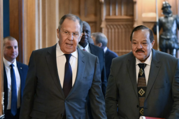 Serguei Lavrov y Ali Yusef Sharif