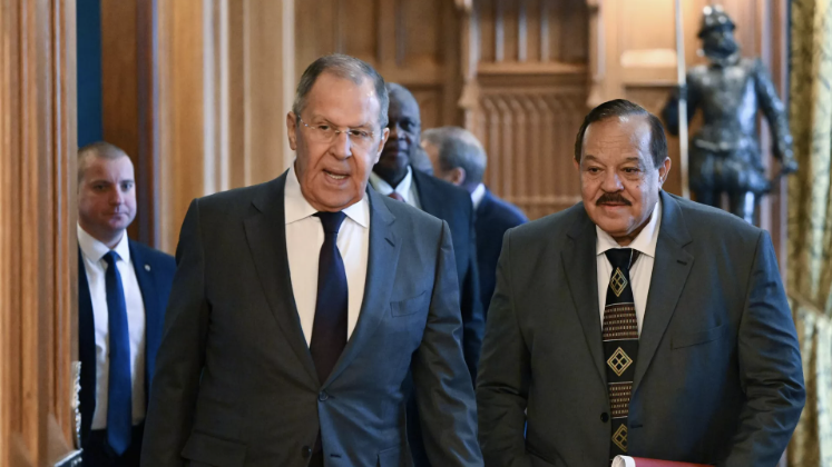 Serguei Lavrov y Ali Yusef Sharif
