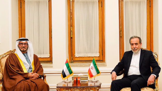 Abbas Araghchi y Anwar Gargash