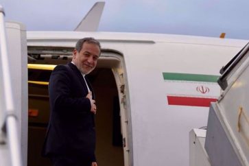 araghchi-aborda-avion
