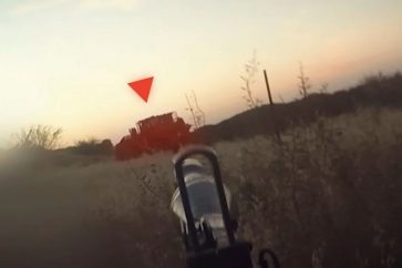 vehiculo-israeli-apuntado