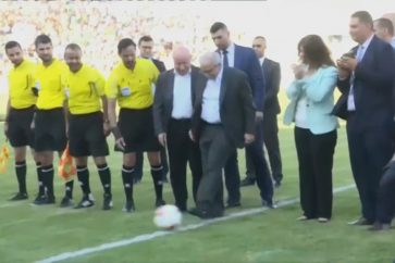 El primer ministro Nawaf Salam inicia el primer partido oficial de fútbol en el Estadio de la Ciudad Deportiva después de un largo cierre