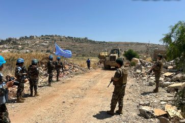 El ejército libanés retira los terraplenes de tierra erigidos por el enemigo en las afueras de la ciudad de Mays Al-Jabal–Marjeyun (7 de junio de 2025)