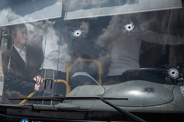 8 de septiembre de 2025, Israel, Jerusalén: Disparos en el parabrisas de un autobús en la parada donde se produjo un tiroteo en Jerusalén. Foto: Ilia Yefimovich/dpa (Foto de Ilia Yefimovich/picture alliance vía Getty Images)