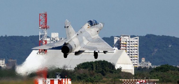  <a href="https://es-archive.almanartv.com.lb/1335941">China inicia ejercicios militares a gran escala alrededor de Taiwán</a>